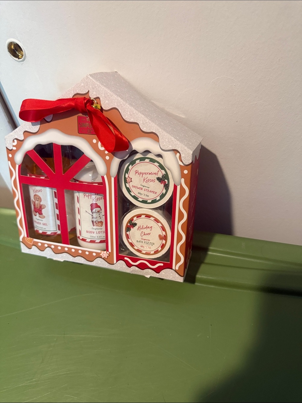 Holiday Gingerbread Spa Gift Set - Red & White